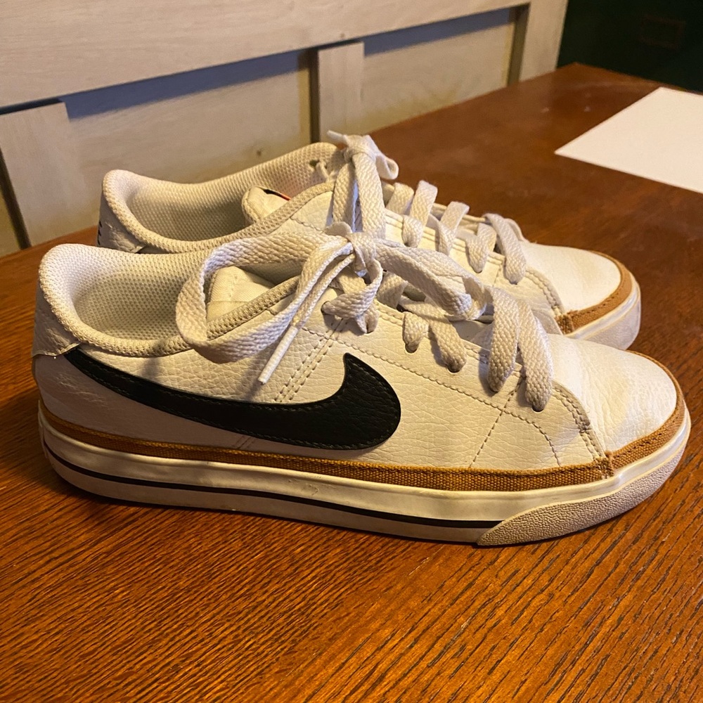 Nike Court Legacy